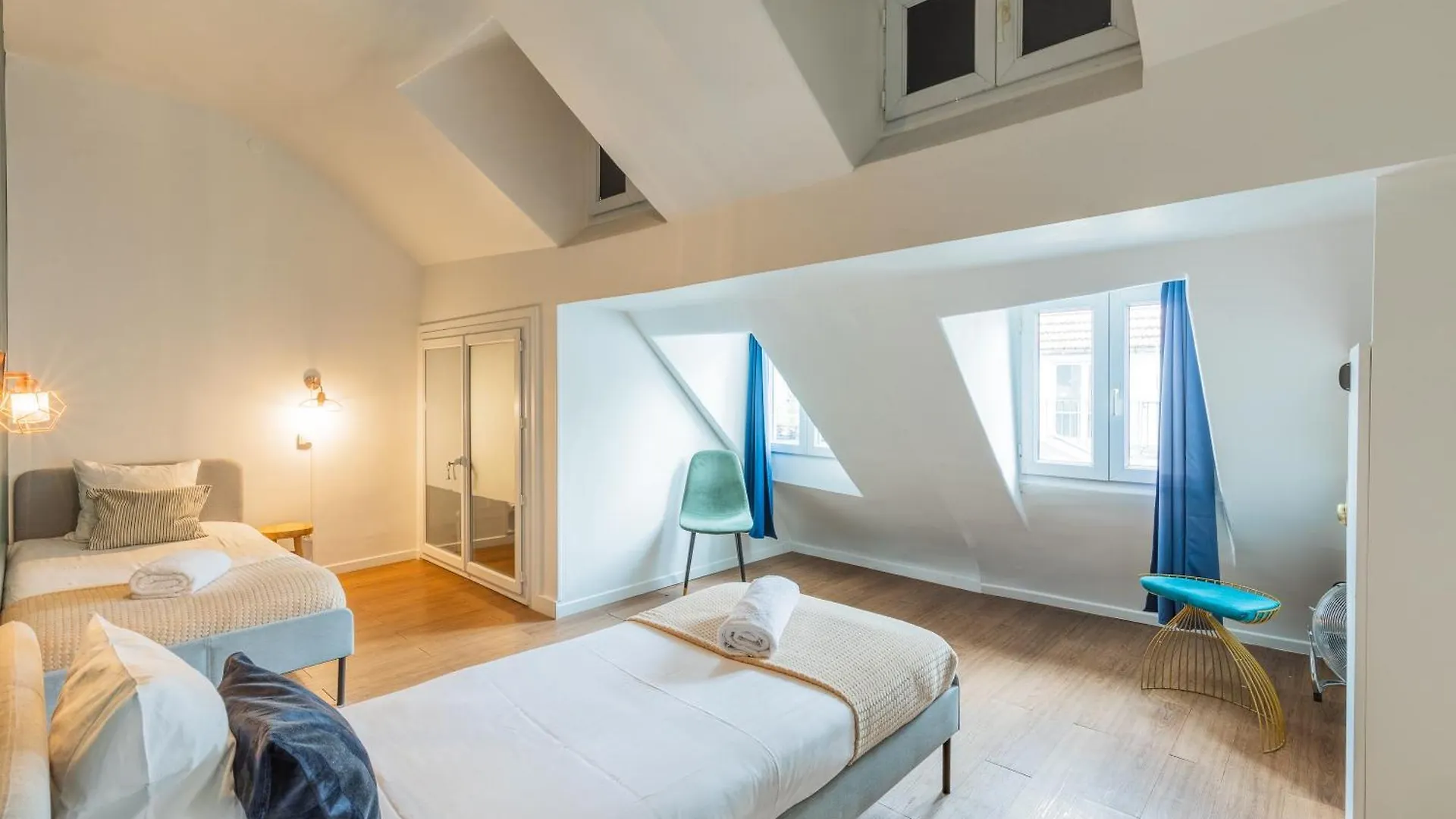 Sentier, Marais, Spacieux Duplex 2 Salles De Bain Apartment *